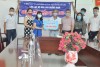 Câu lạc bộ Hoa lan Quảng Nam trao tiền ủng hộ tại Trung tâm Kiểm soát bệnh tật Quảng Nam