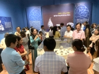 Đông đảo nhân dân và du khách tham quan Phòng trưng bày “Gốm Chu Đậu – cổ vật từ lòng biển” tại Hội An