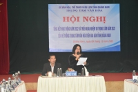 Bà Nguyễn Thị Hương – Giám đốc Trung tâm Văn hóa Quảng Nam, ông Nguyễn Hữu Chí – Phó Giám đốc Trung tâm Văn hóa Quảng Nam đồng chủ trì hội nghị