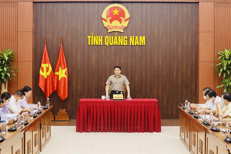 Đồng chí Trần Văn Tân - Ủy viên Ban Thường vụ Tỉnh ủy, Phó Chủ tịch UBND tỉnh chủ trì cuộc họp