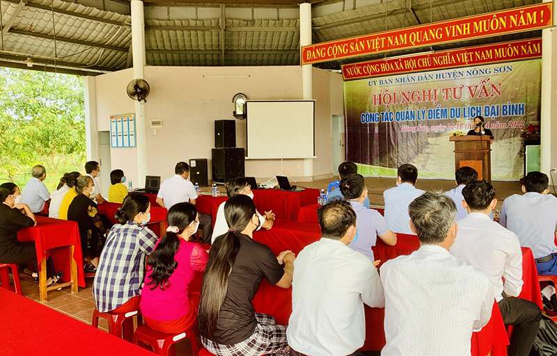 Người dân làng Đại Bình tham gia tư vấn làm du lịch