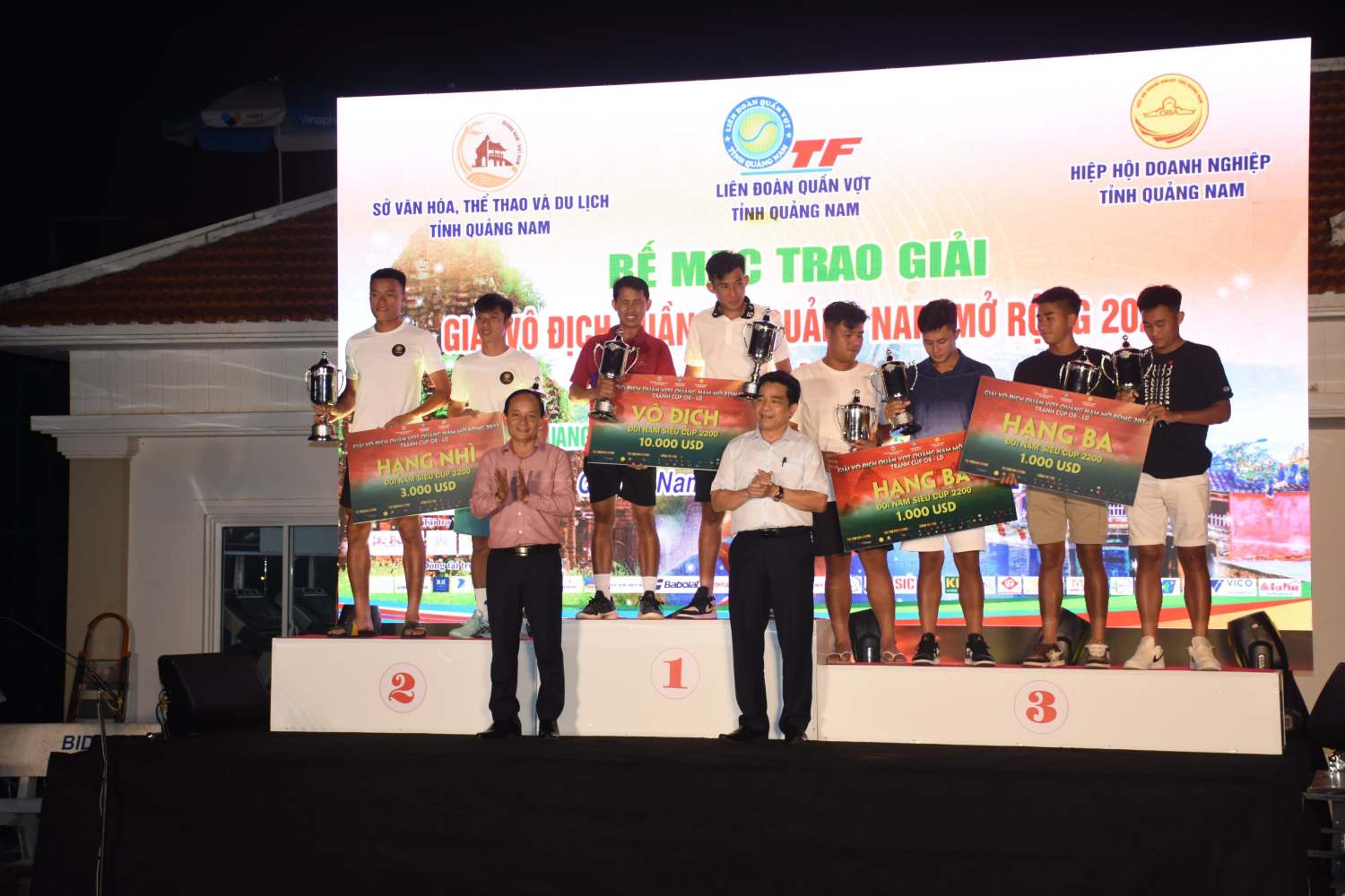 Đôi nam Nguyễn Văn Phương - Mai Thanh Trinh đã đoạt chức vô địch nội dung siêu cúp 2200 với giải thưởng 10.000 USD