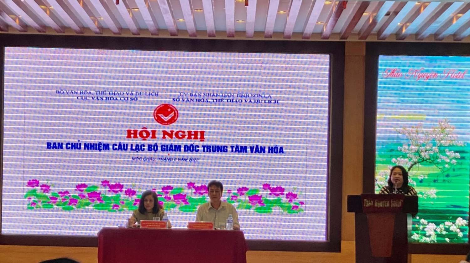 Bà Nguyễn Thị Hương Giám đốc Trung tâm Văn hóa Quảng Nam trình bày tham luận tại Hội nghị