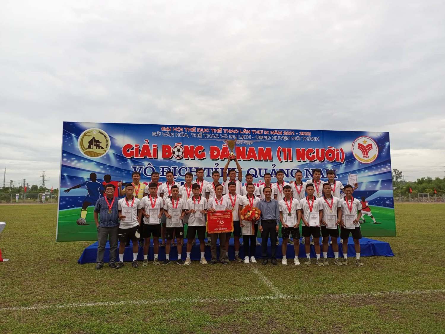 Thành phố Tam Kỳ giành chức vô địch giải bóng đá nam 11 người vô địch tỉnh Quảng Nam cúp Phadin lần thứ XII năm 2022