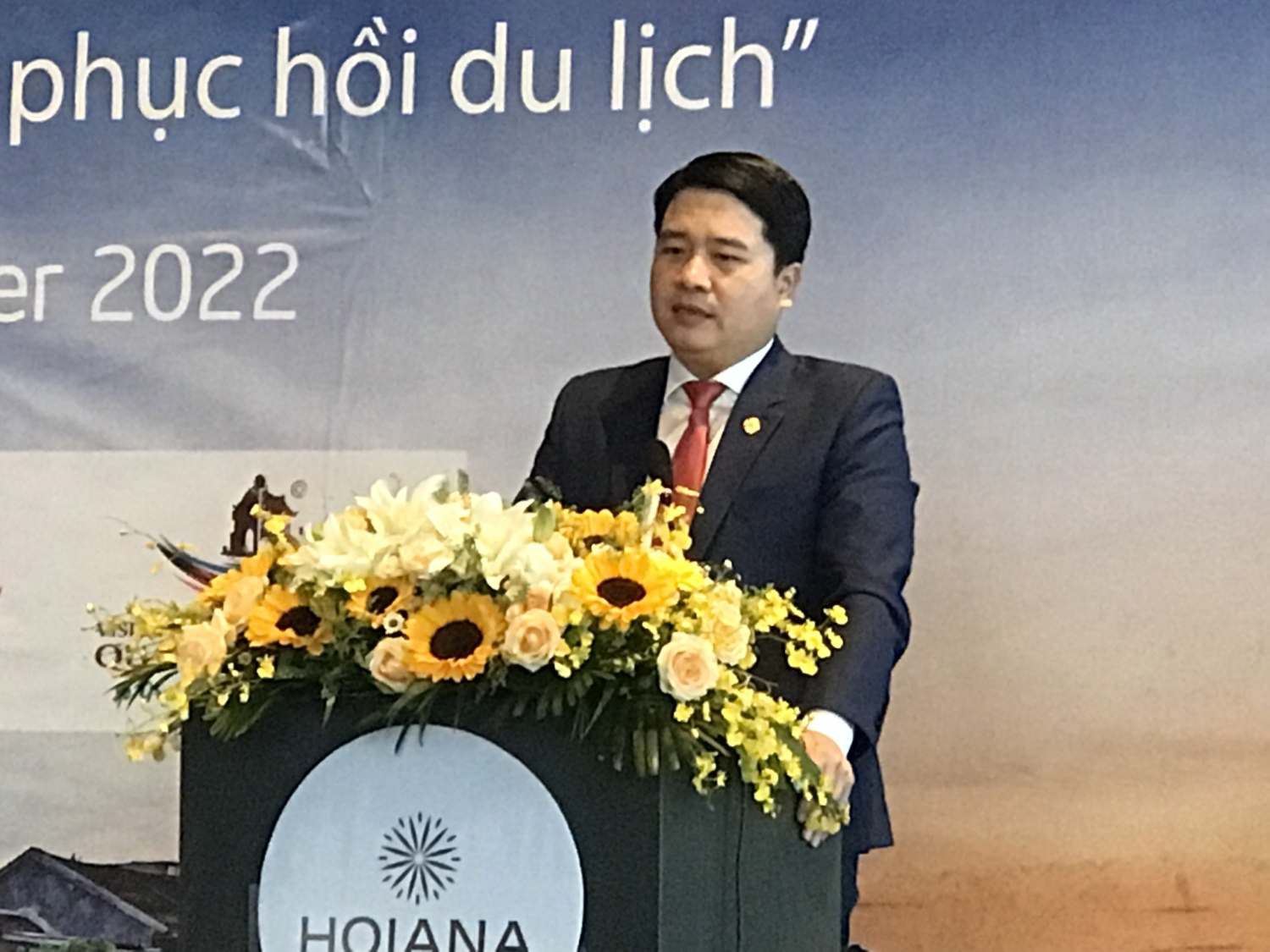 Đồng chí Trần Văn Tân Tủy viên Ban Thường vụ Tỉnh ủy, Phó Chủ tịch UBND tỉnh Quảng Nam phát biểu tại Diễn đàn Du lịch Mê Công 2022