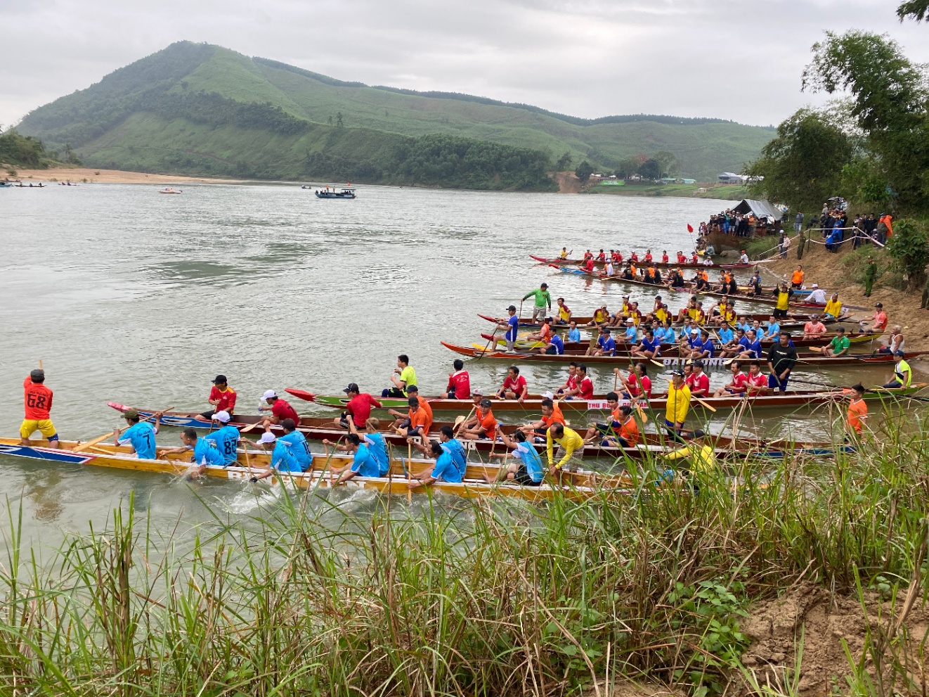 Giải đua thuyền truyền thống Lễ hội Bà Thu Bồn tại xã Quế Trung năm 2023