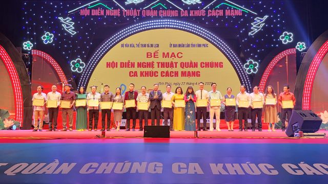 Quảng Nam đạt Huy chương Bạc toàn đoàn, 01 Huy chương vàng và 02 Huy chương Bạc tại Hội diễn Nghệ thuật quần chúng ca khúc cách mạng toàn quốc năm 2023.