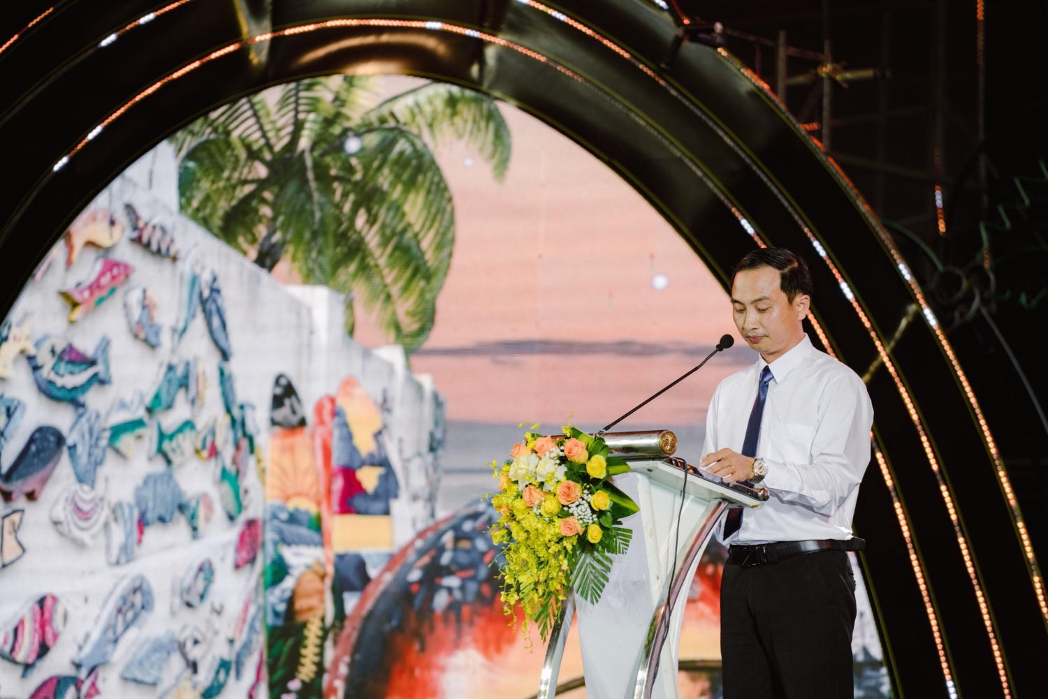 Ông Nguyền Hồng Lai - Phó Chủ tịch UBND TP.Tam Kỳ phát biểu khai mạc Ngày hội Văn hóa - Thể thao - Du lịch biển năm 2023
