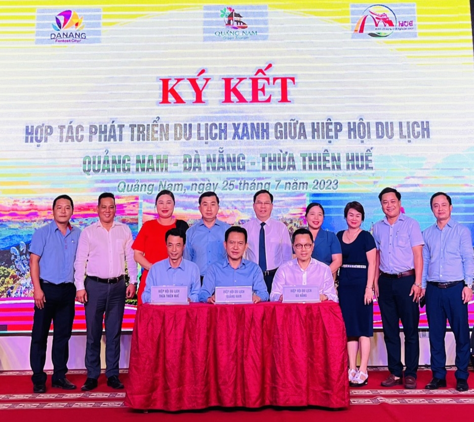 Lễ ký kết chương trình hợp tác thúc đẩy phát triển chuỗi sản phẩm du lịch xanh giữa 03 địa phương Quảng Nam, Đà Nẵng và Thừa Thiên Huế