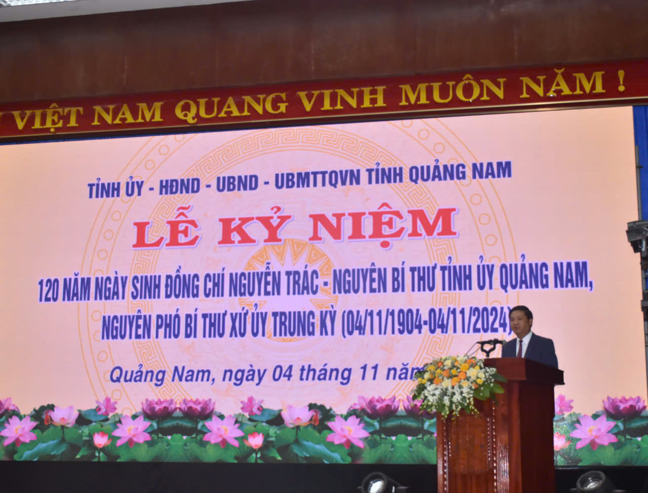 Đồng chí Lương Nguyễn Minh Triết Ủy - viên dự khuyết Trung ương Đảng, Bí thư Tỉnh ủy Quảng Nam - trình bày Diễn văn kỷ niệm 120 năm ngày sinh đồng chí Nguyễn Trác