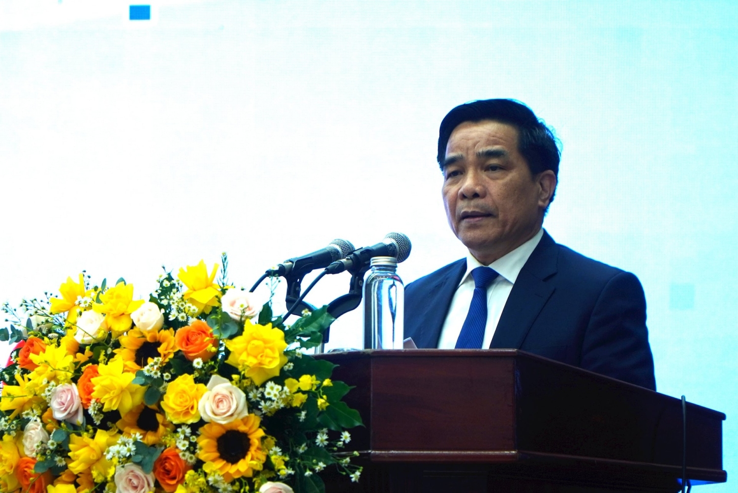 Phó Bí thư Tỉnh ủy, Chủ tịch UBND tỉnh, Trưởng đoàn ĐBQH tỉnh Lê Văn Dũng trình bày diễn văn lễ kỷ niệm